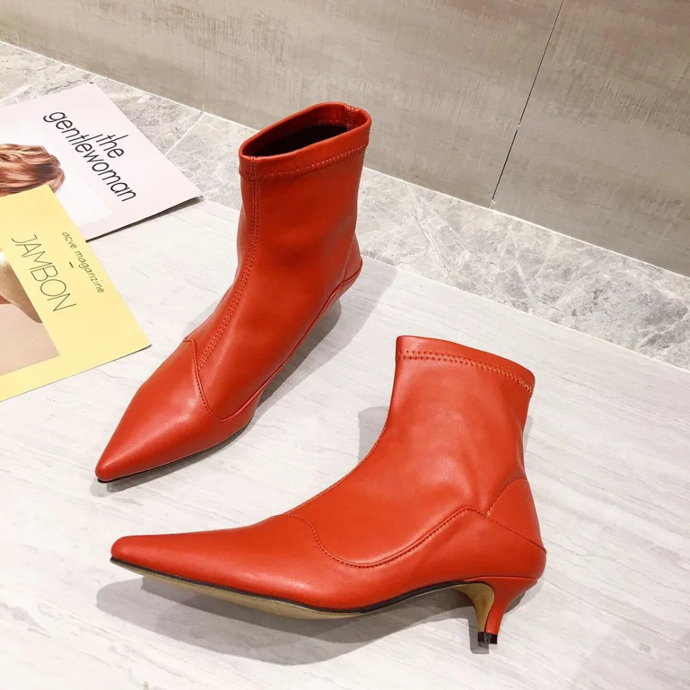 Bootee/женские ботинки г. Обувь с острым носком женские ботинки Martins на низком каблуке со шнуровкой женские ботильоны на резиновой подошве с острым носком