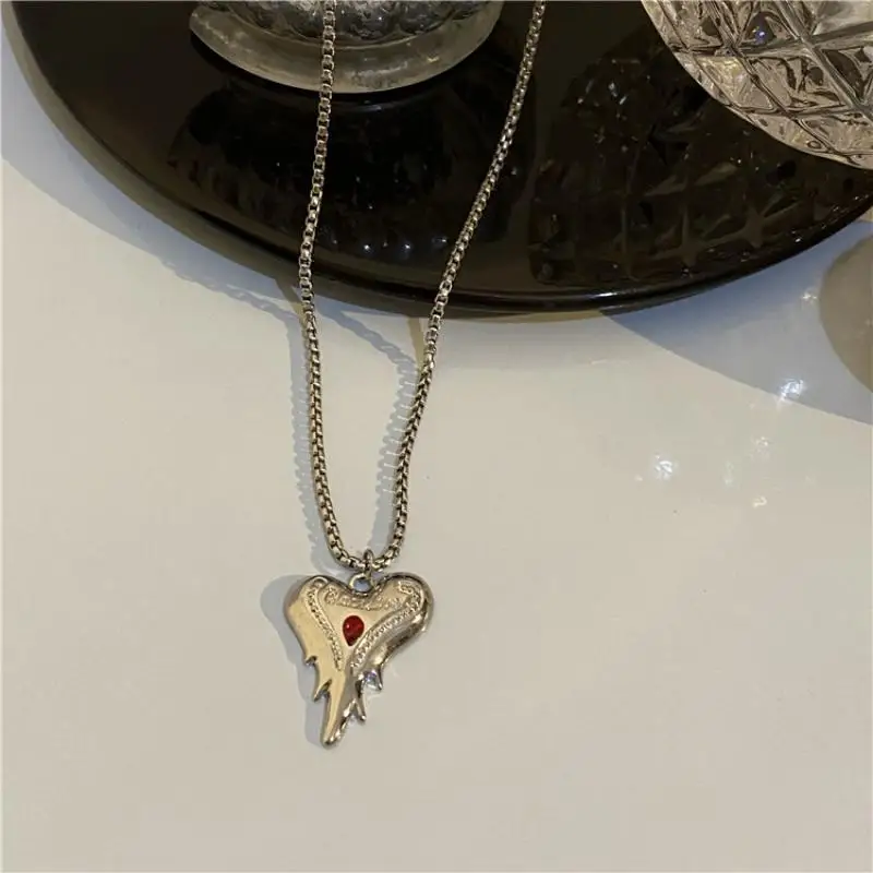 

Shaped Melting Love Necklace Diamond Peach Heart Hot Girl Flame Pendant Necklace Small Design Sense Vintage Earring Female