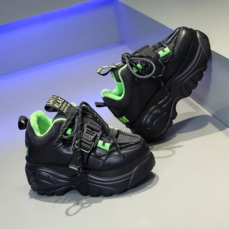 Женские кроссовки на платформе теплые зимние шнуровке толстой плоской