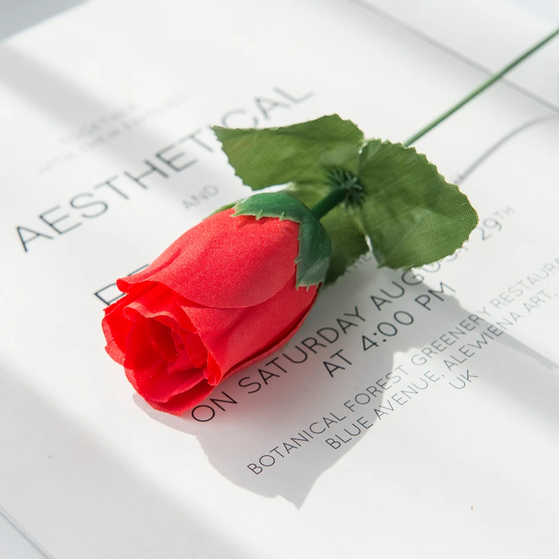 

10 искусственных шелковых роз красных