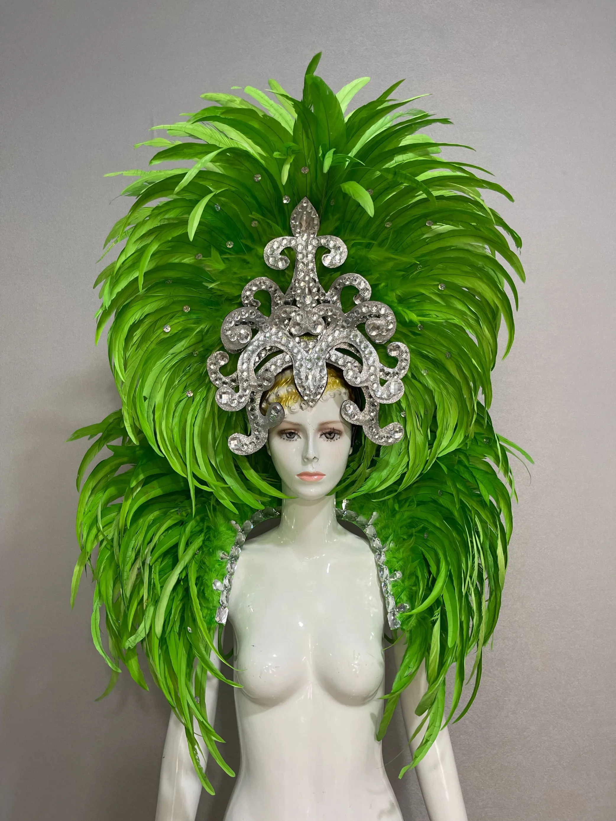 Маска карнавальная с перьями для бразильских карнавалов |