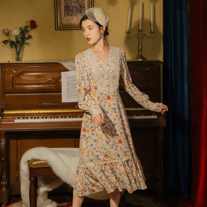 

Женское винтажное платье с V-образным вырезом и оборками