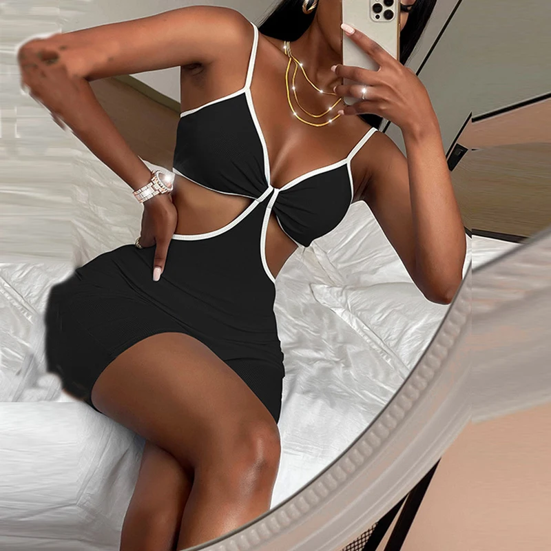 Женский слитный комбинезон на бретелях-спагетти с вырезами |