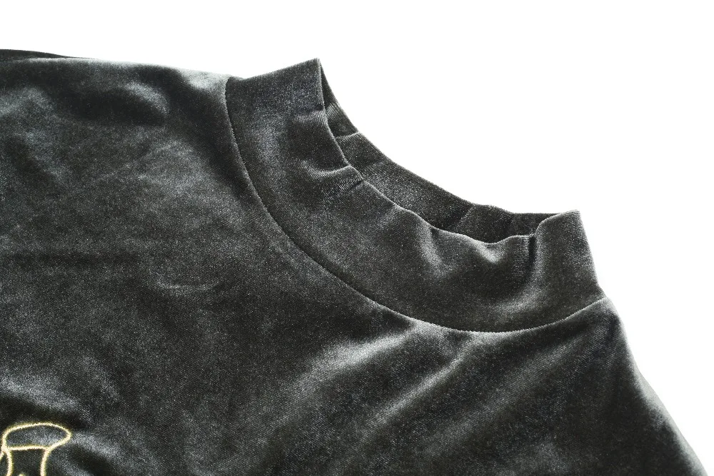 ELFSACK Green Pig Print Turtleneck Casual Velvet Sweatshirt Women Tops Autumn Streetwear Oversize Female Sweatshirts