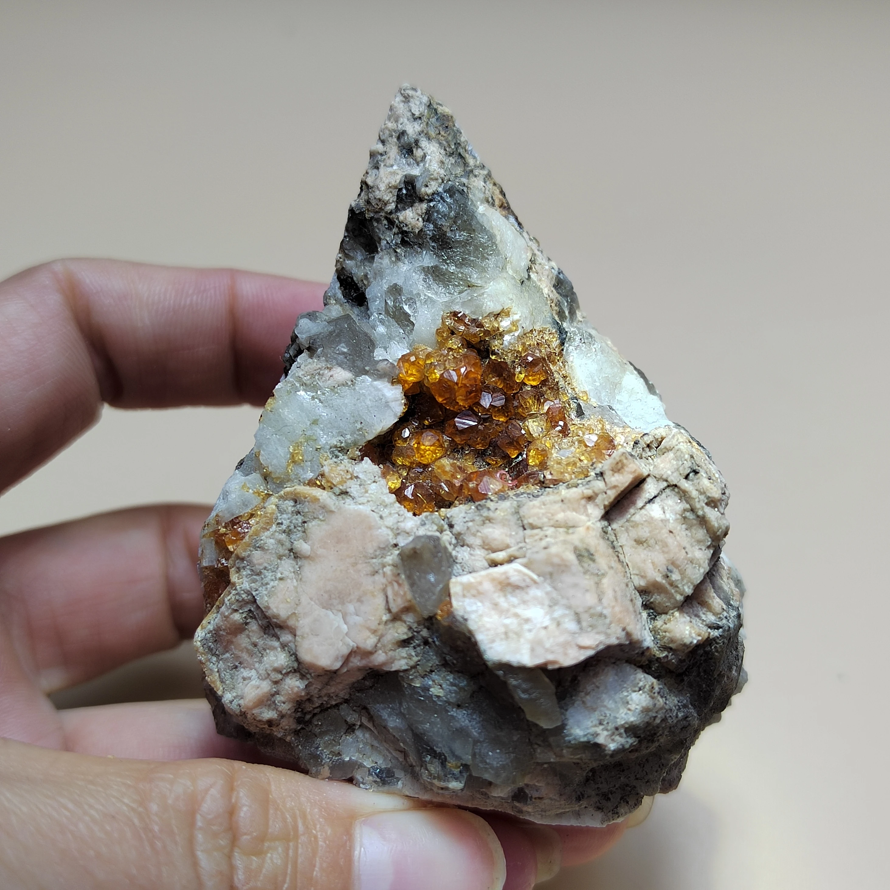 

154.6g100% natural garnet mineral specimen stone decoration crystal healing energy geology teaching collection ornaments