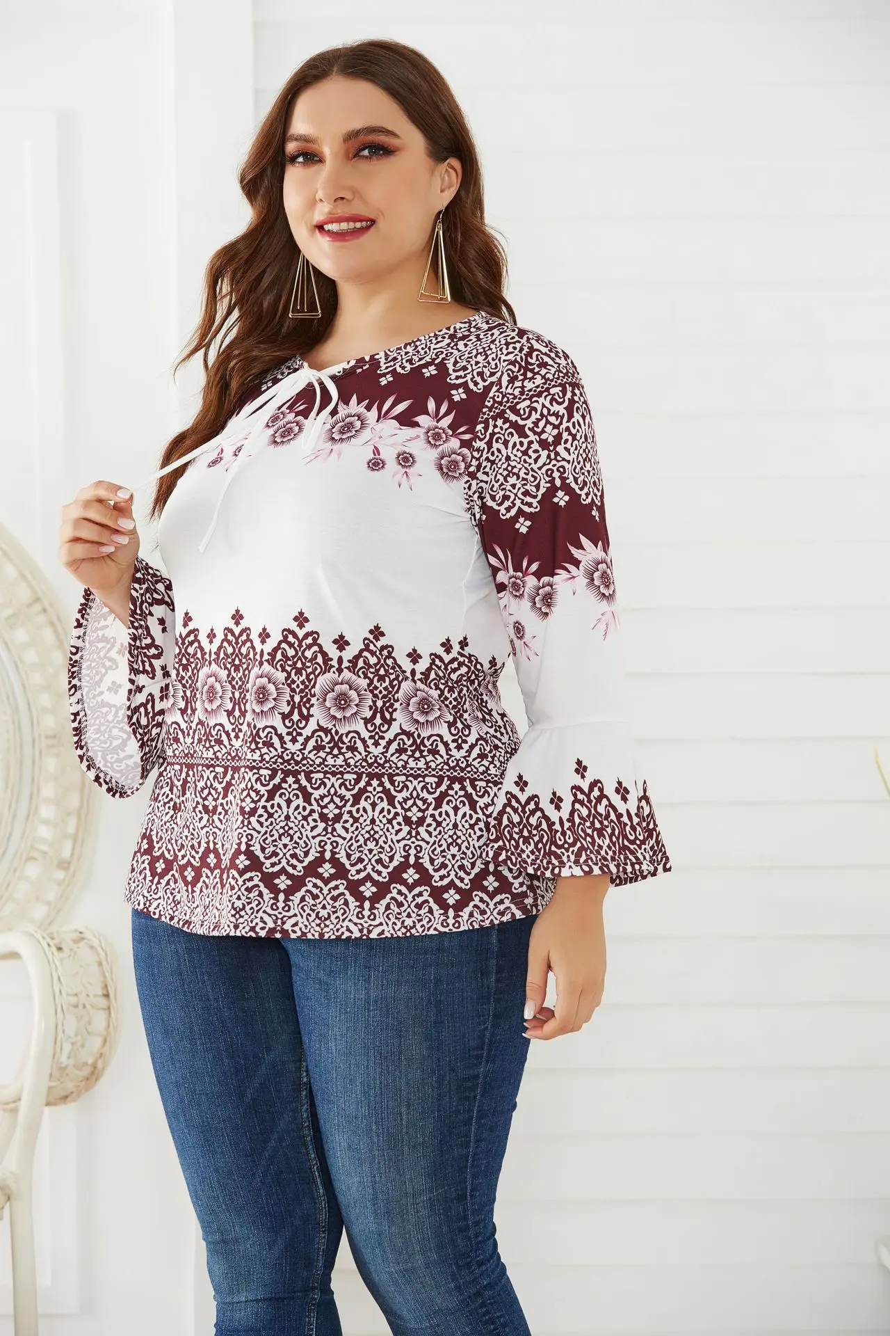 Футболка женская с длинным рукавом повседневный модный топ расклешенным принтом