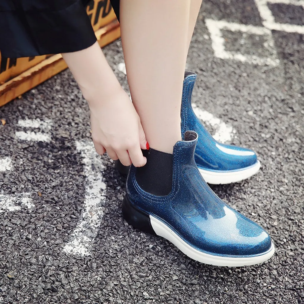 Short Rain Boots for Women Fashion Slip-On Flashing Waterproof booties European Ladies shoes ботинки женские зимние new