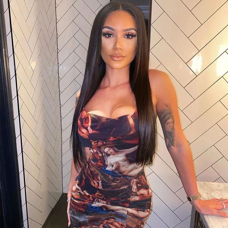 Женское облегающее платье с оборками на Подоле и открытой спиной без бретелек |