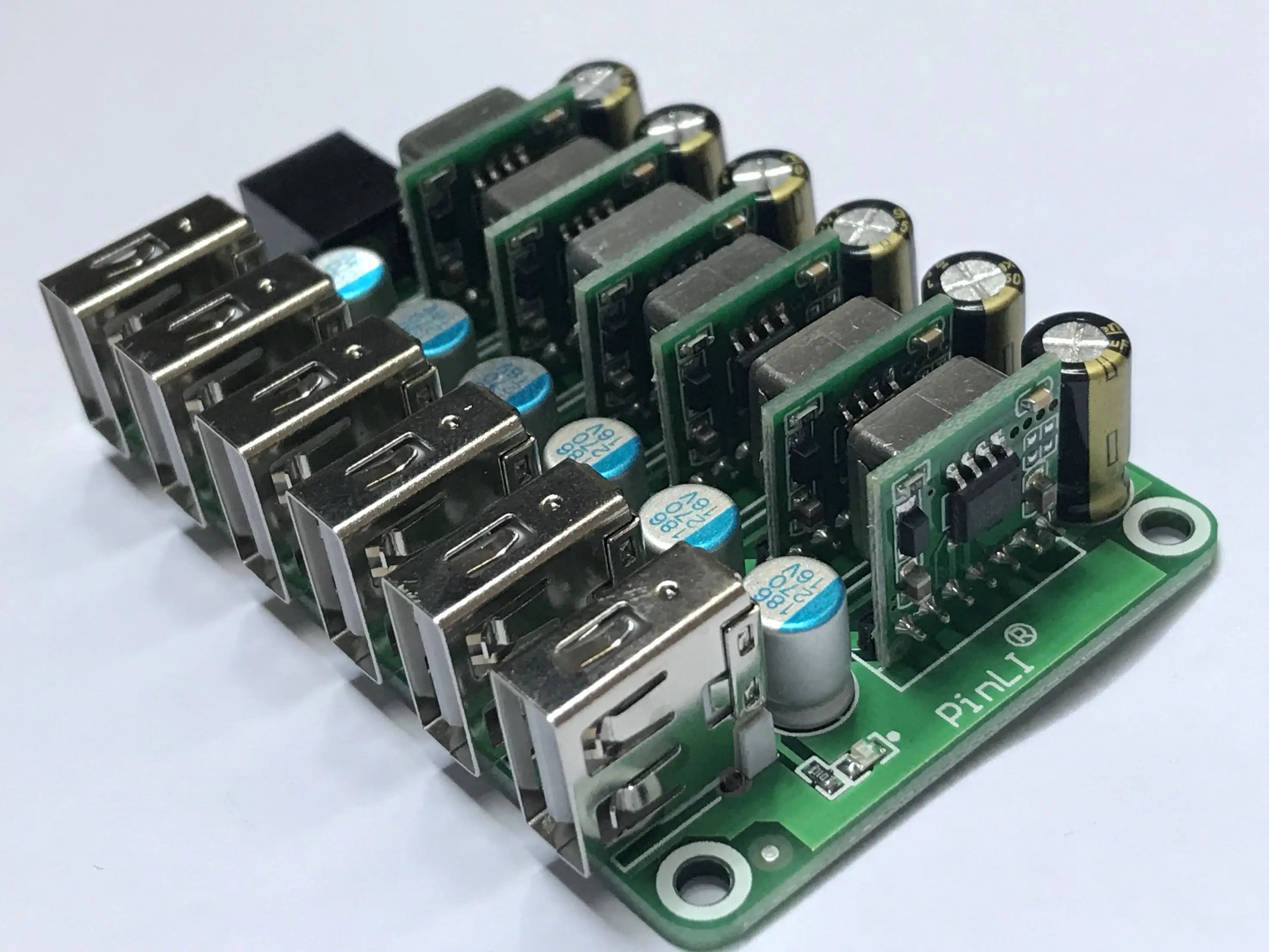 

1 divided into 6 Support QC2.0 QC3.0 AFC SCP FCP MTK Car and truck desktop charger