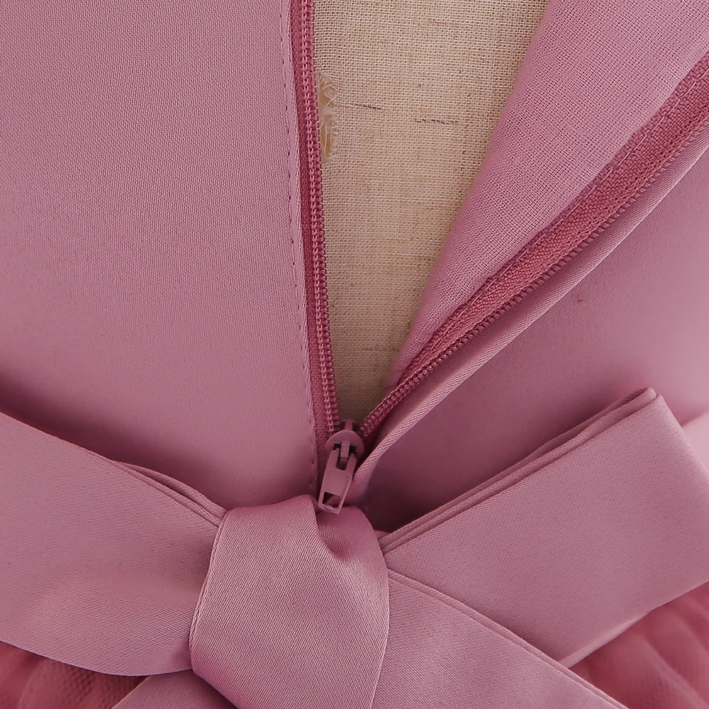 Детское платье с цветочной аппликацией и вышивкой |