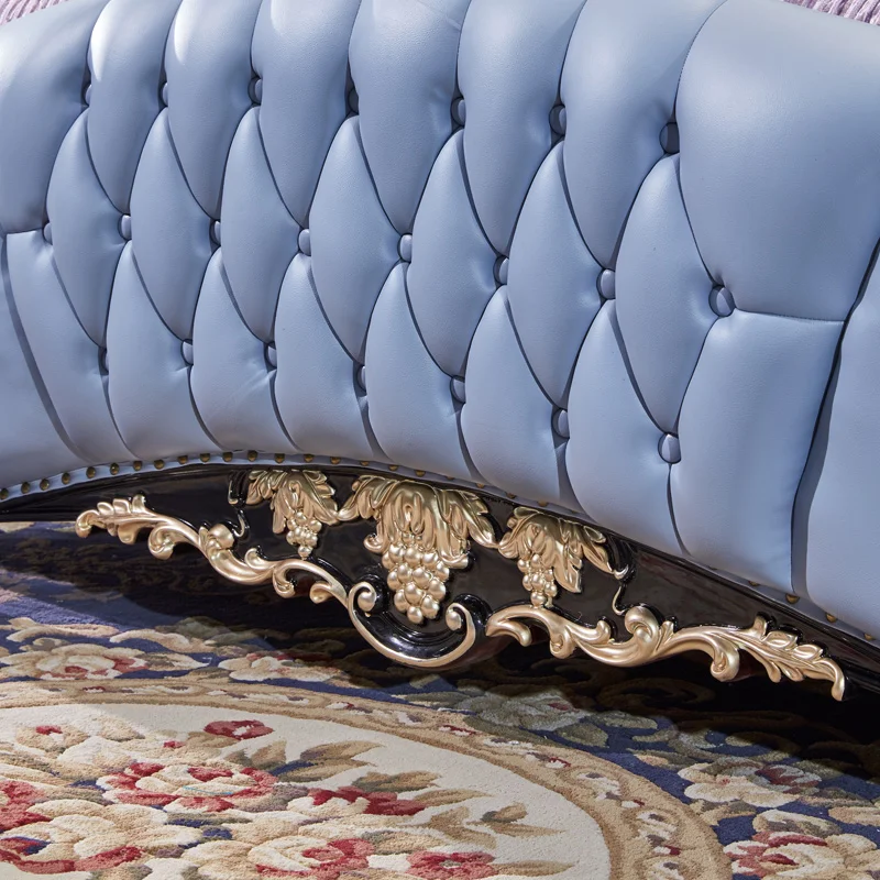 Мебель для спальни из дерева во французском стиле |