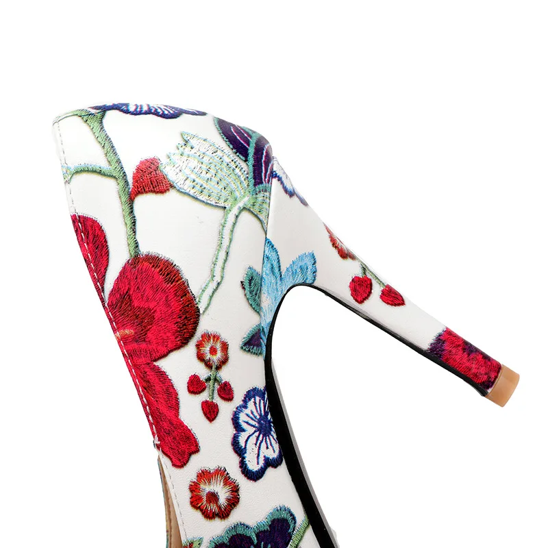 

2021 new Chinese style printed single shoes high heel large size sandals fashion ladies high heels