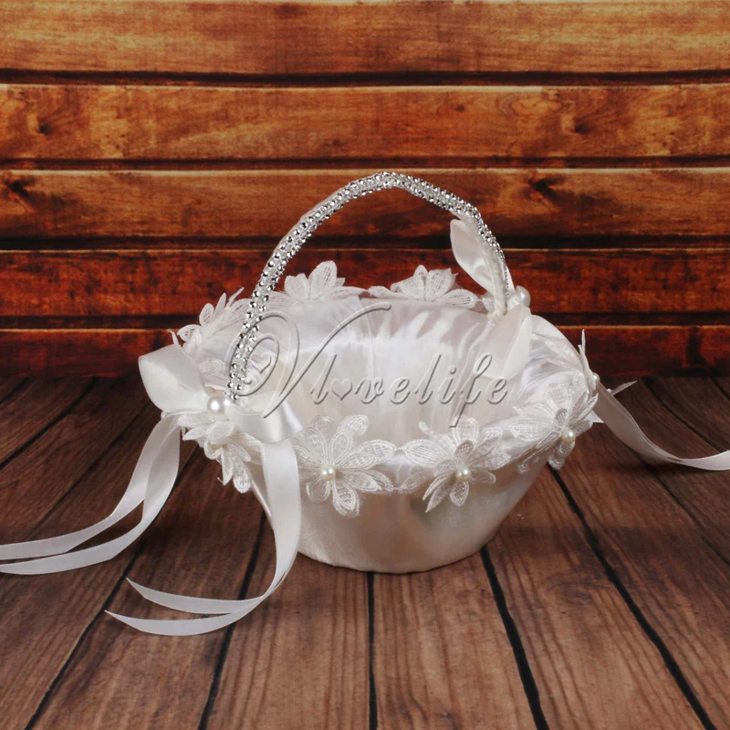 

White Wedding Flower Girl Basket with Flowes Pearls Satin Ribbons Bow Rhinestone Wedding Party Decorations Gift Candy Basket