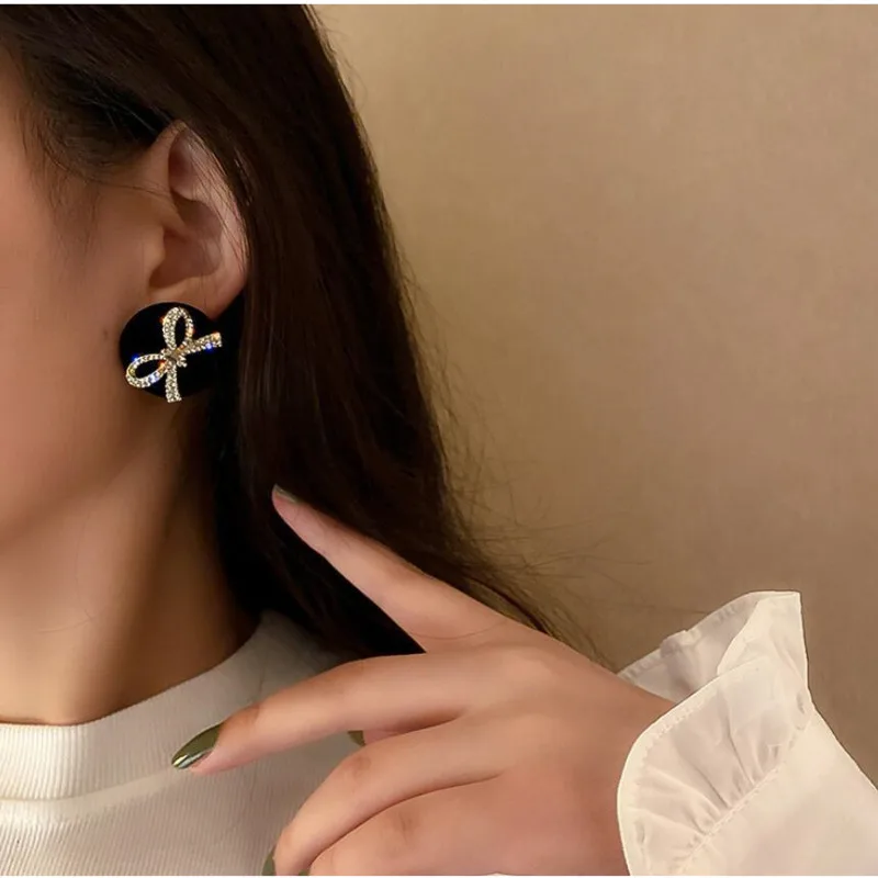 

Korean Black Simple Fashion Butterfly Earrings Shiny Star Bow Portrait Geometric Fashion Earring Acrylic Alloy Ear Jewelry Gifts