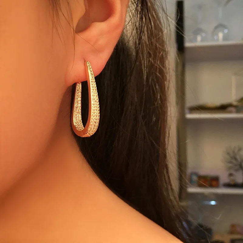 

Simple Flash Diamond Elliptical Earrings U-shaped Hollow Earrings Female High Sense Earrings online celebrity Small French