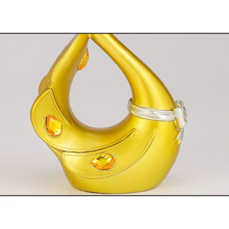 

2021 New 1 Pair Resin Swan Lover Figurines Couple Swan Sculptures Statues with Crown Ornaments for Baby Shower Home Decor