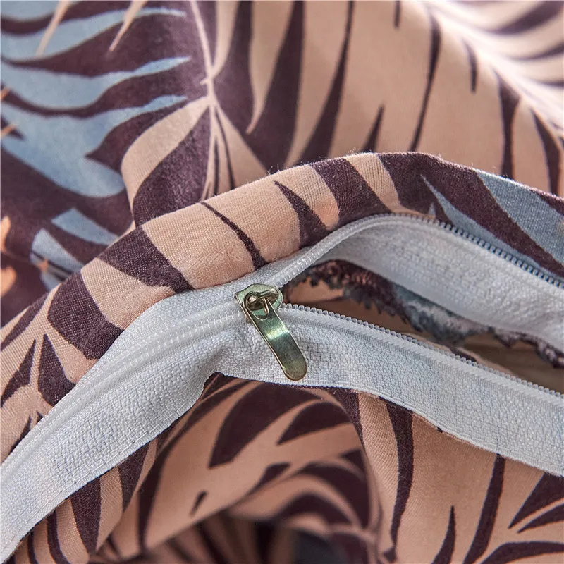 

Breathable King ,Twin ,Full Size,4 Pieces Bedding Set 1 Duvet Cover ,2 Pillow Shams And 1 Bed Sheet Queen