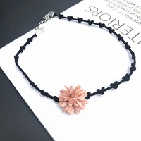2019 fashion korean version of the new necklace simple personality versatile imitation leather flowers short necklace womens