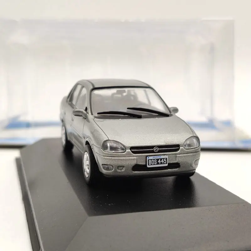 1:43 IXO для Chevrolet Corsa GLS 1997 Серебряные литые модели Ограниченная Коллекция