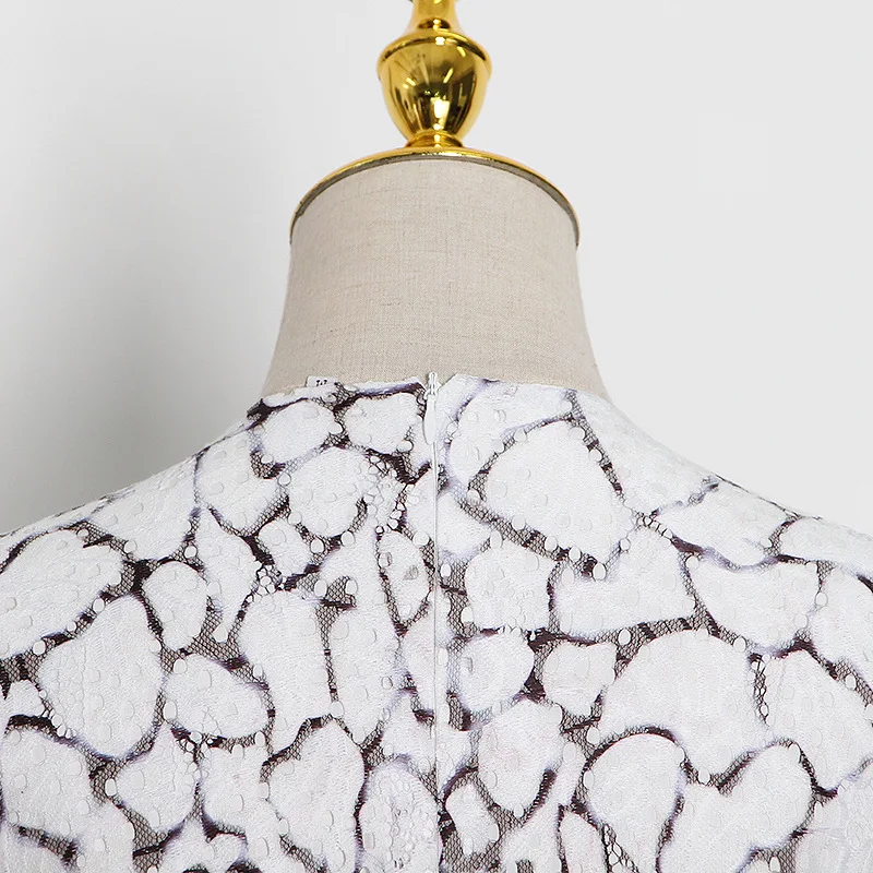 

2020 Autumn New Fashion Black and White Printing Sexy V-neck Lantern Sleeve Hem Multi-Layer Dress Female