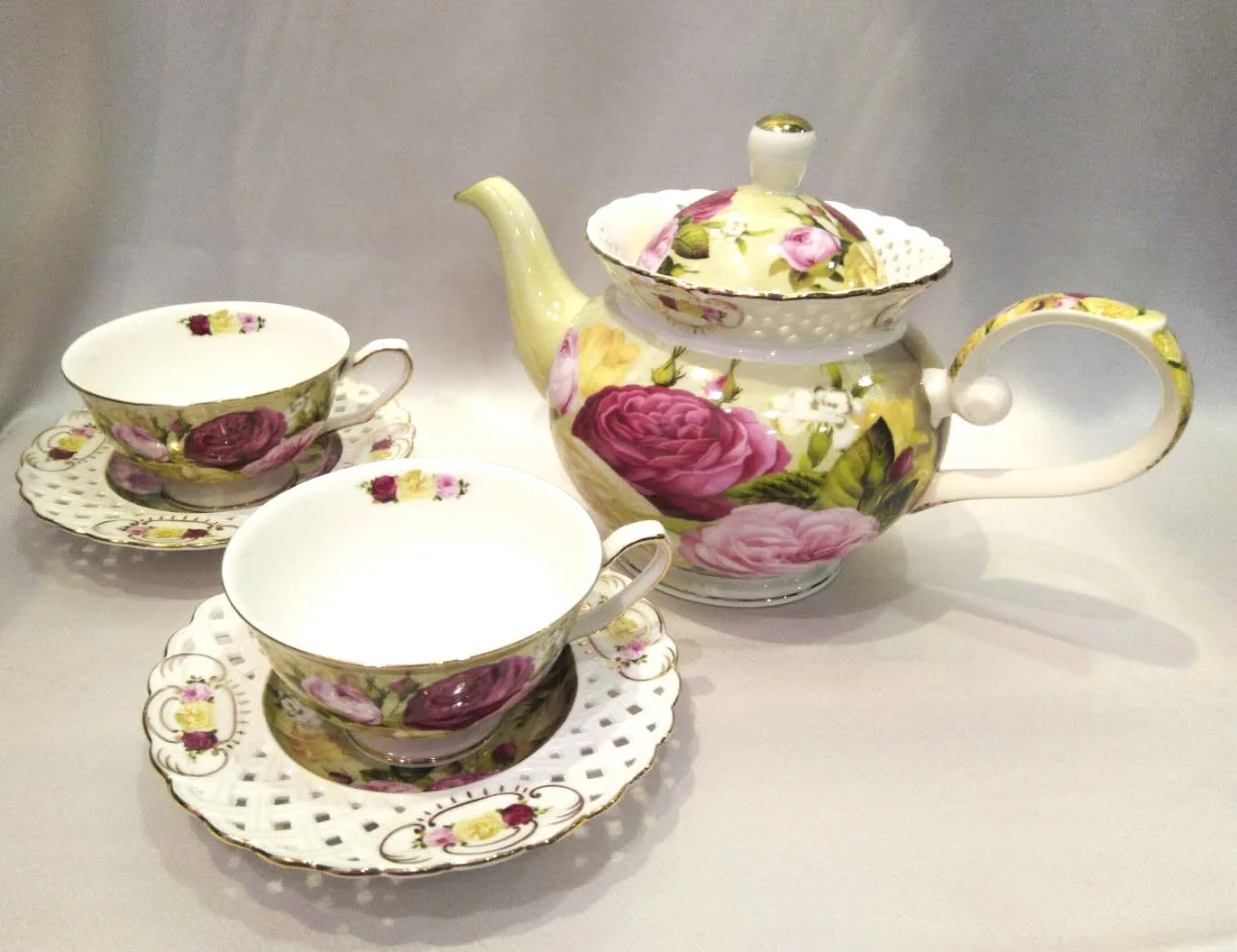 

TC008-Hand-painted ceramic garden rose water bottle set