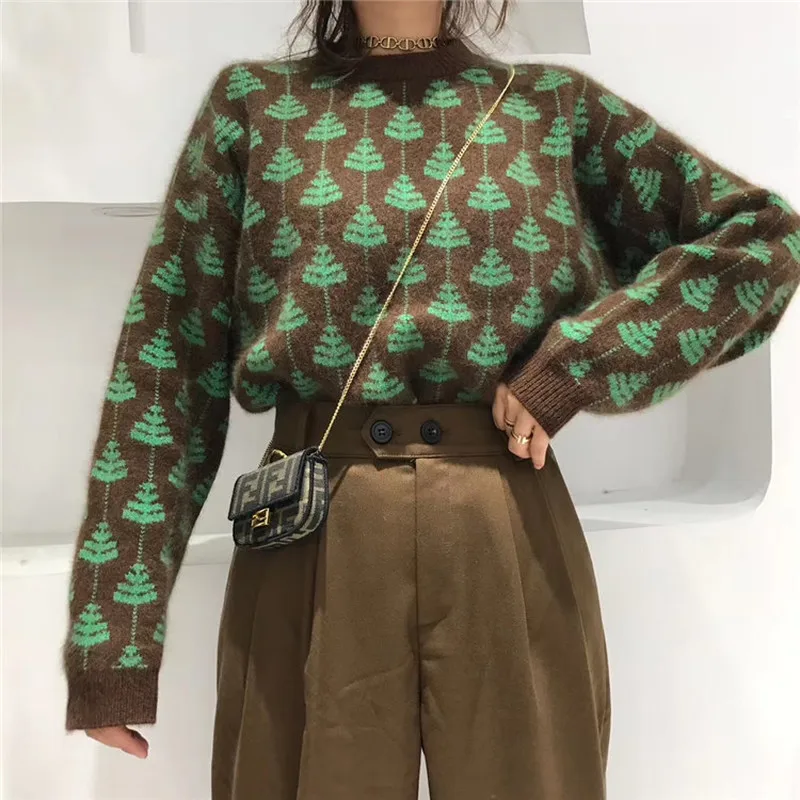 Женский вязаный пуловер с рисунком гусиные лапки