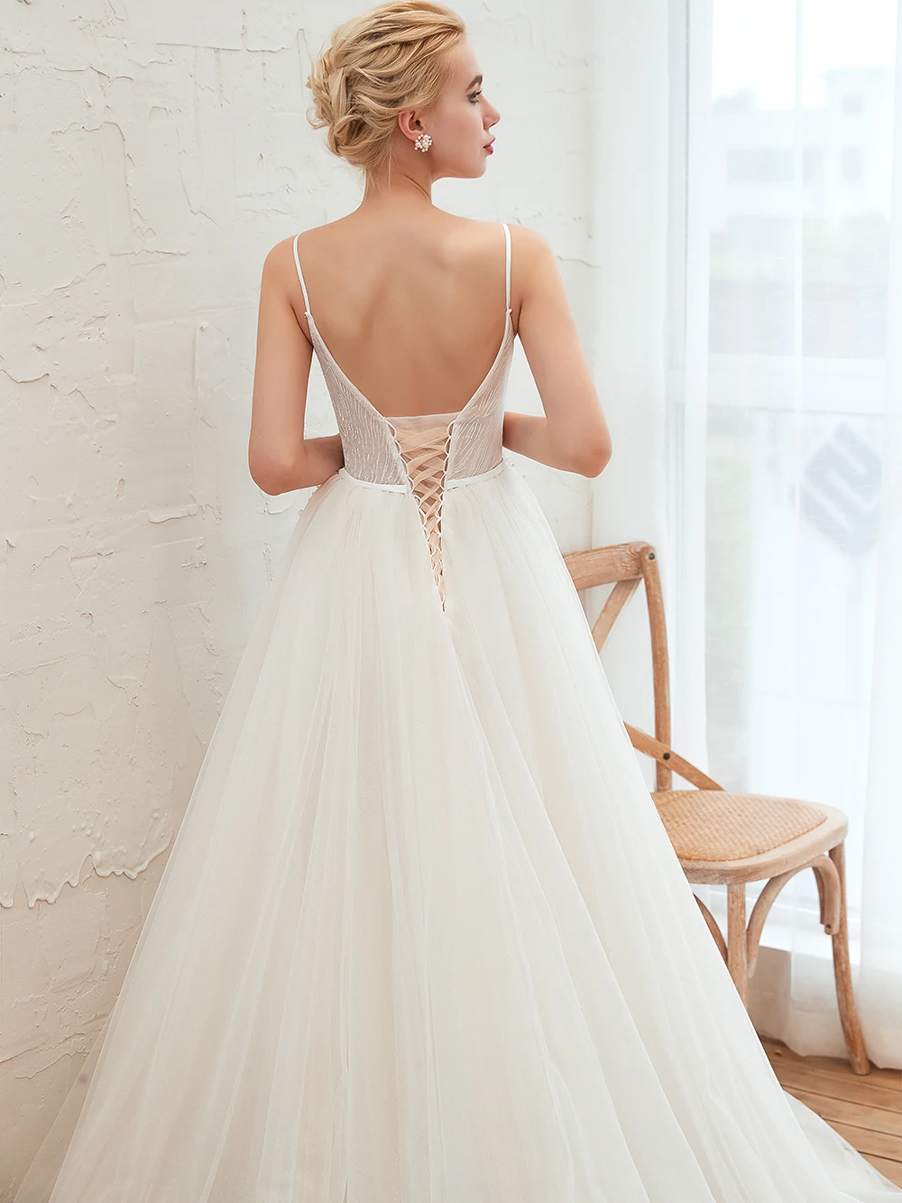 

Sexy Scoop Spaghetti Straps Backless Tulle A-Line Wedding Dresses Appliqued Flowers 2021New Long Red Bridal Gowns