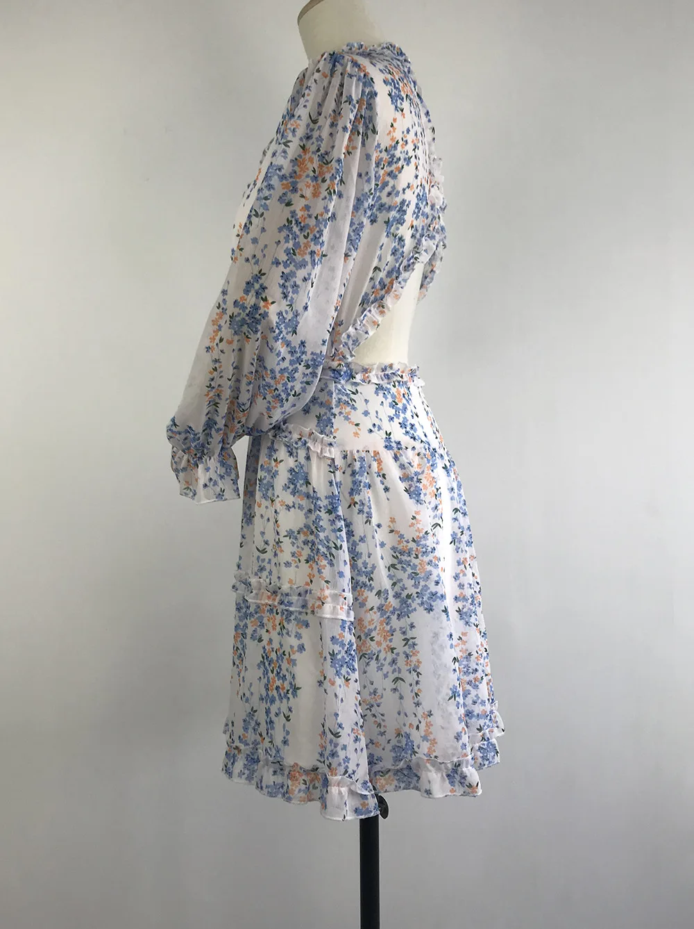 Женское шифоновое платье с рукавами фонариками и v образным вырезом Повседневное