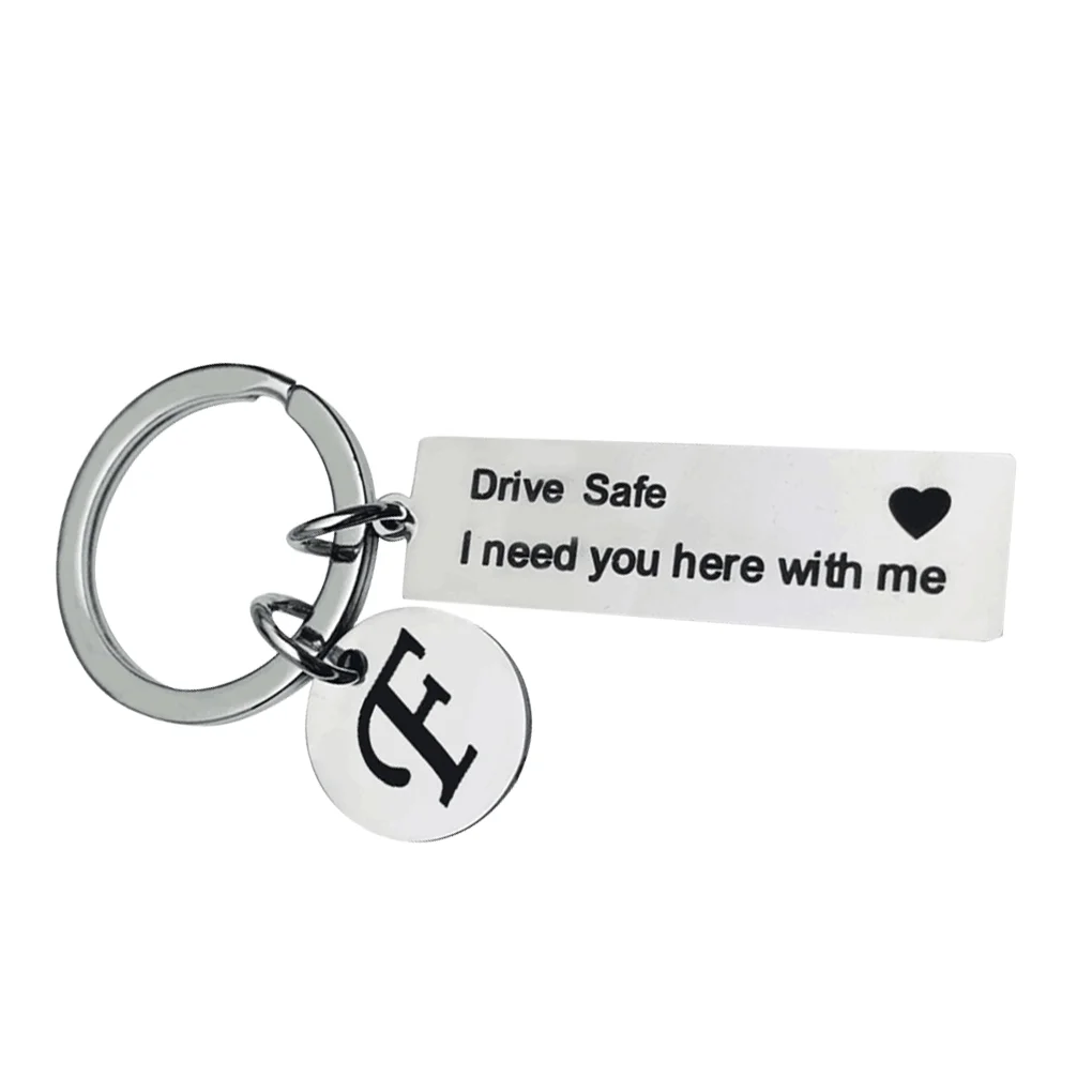 

Брелок для ключей, День Святого Валентина цепочка для ключей на заказ A-Z 26 с инициалами насквозь письмо выгравировать безопасность вождения...