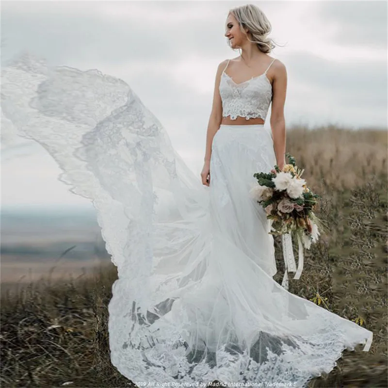 

Платье свадебное кружевное ТРАПЕЦИЕВИДНОЕ без рукавов, на бретельках-спагетти, с аппликацией, индивидуальный пошив