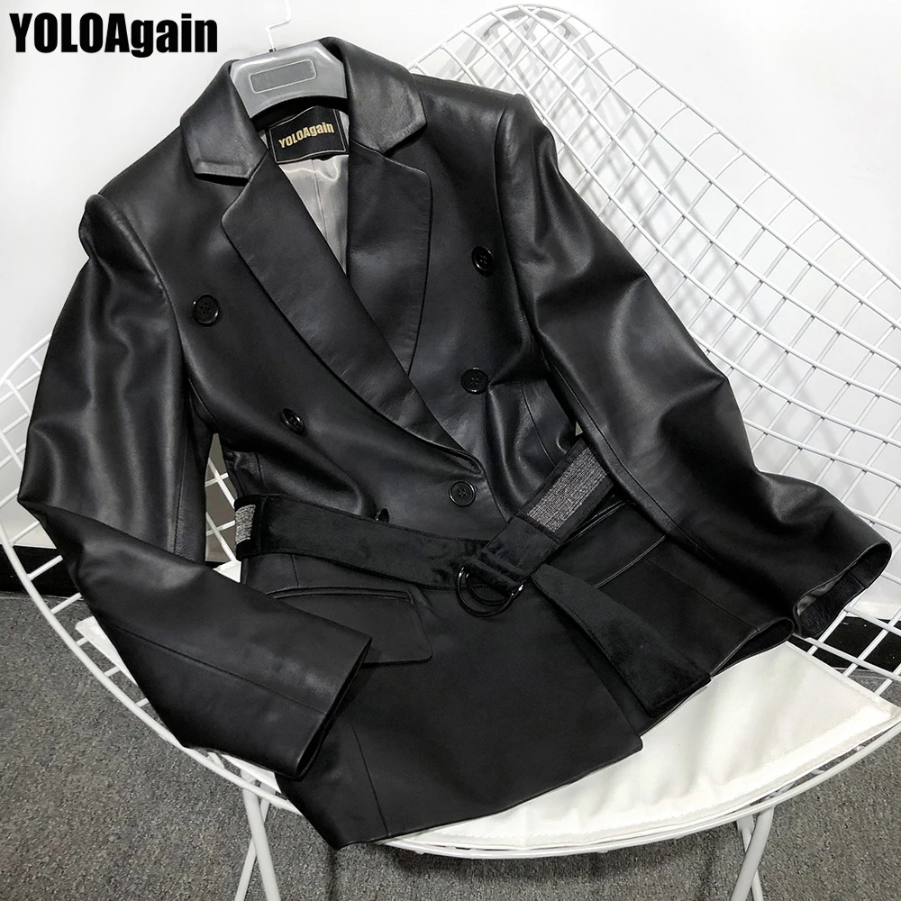 Женский двубортный блейзер из натуральной кожи с поясом и V-образным вырезом |