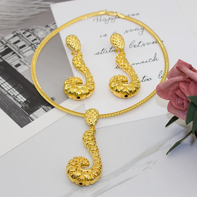 Conjunto de joyería de moda para mujer, pendientes de gancho, colgante, collar, conjunto chapado en oro brasileño de 24K de cobre para fiesta y boda
