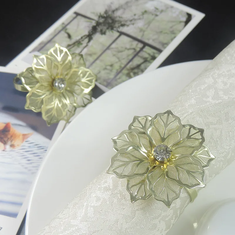 Изысканное кольцо для салфеток с бриллиантовым цветком и пряжкой вечерние