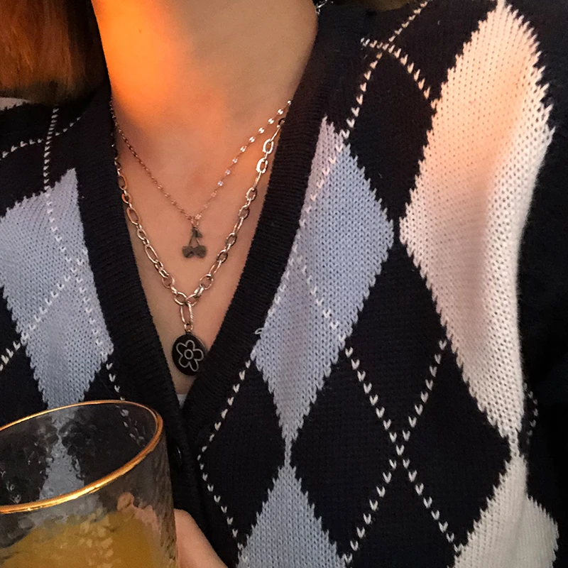 Небольшая футболка с вишневым принтом пальто пуговицами в форме цветов Слои