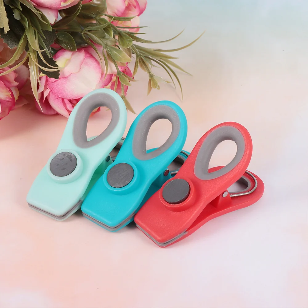 

6Pcs Practical Magnetic Sealing Clips Portable Snack Sealers Food Bags Clamp Note Paper Plastic Clip for Home Kitchen (Random