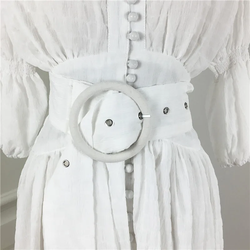 Женское длинное платье на пуговицах белое элегантное макси с V-образным вырезом