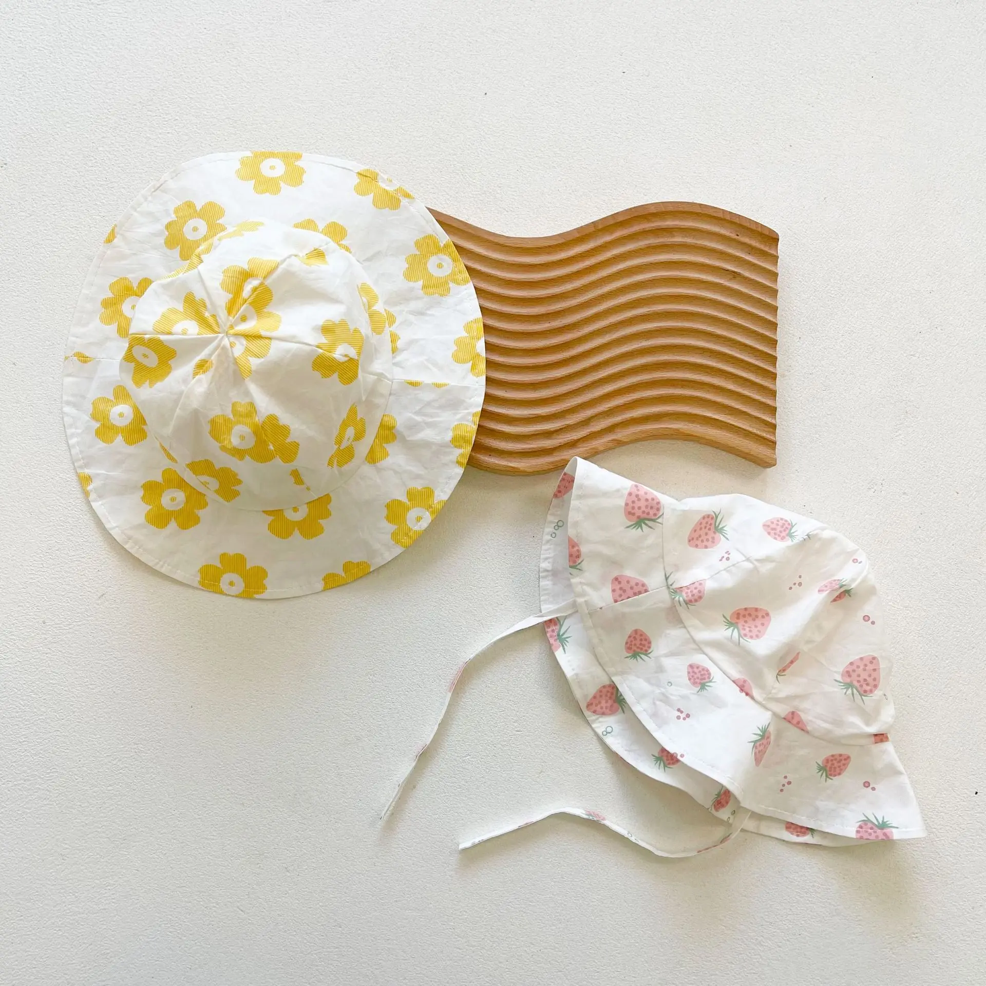 

Summer New Toddler Baby Clothes Girl Lovely Sweet Cartoon Strawberry Printed Bodysuits Kid Casual Sleeveless Sling Bodysuit