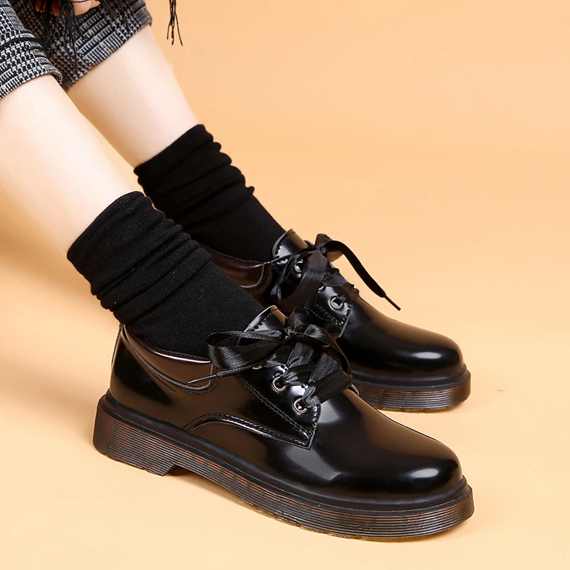 Новое поступление женская повседневная обувь из мягкой кожи черная на платформе