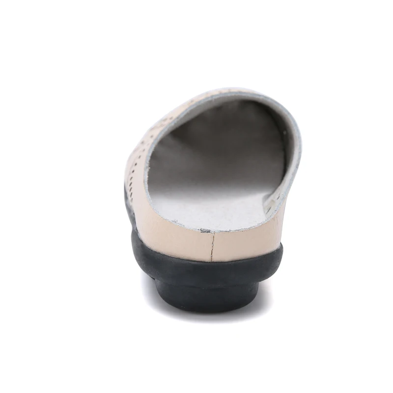 Женские кожаные сандалии на плоской подошве с закрытым носком E030|Боссоножки и