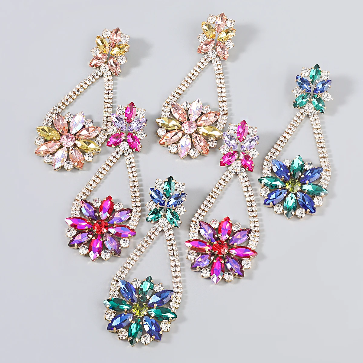 

2021 Exaggerated Metal Rhinestone Flower Earrings Palace Banquet Luxury Dangle Earrings Women's Shiny Statement Earrings