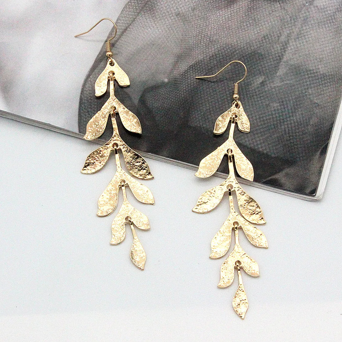 

New 2021 European and American jewelry irregular geometric earrings Fashion simple hollow alloy earrings female earrings