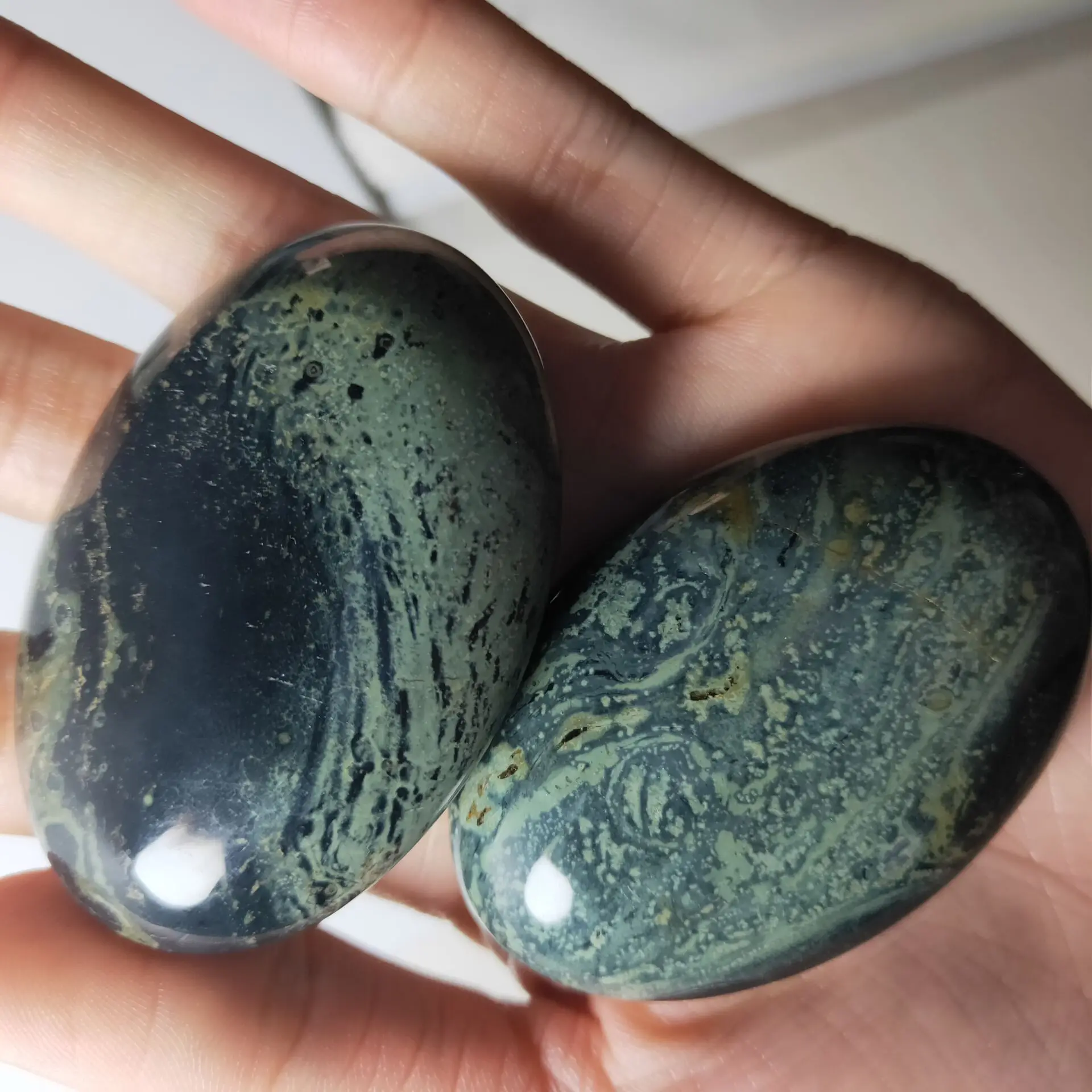 

1pcs Natural Peacock Eye Stone Green Malachite Palm Stone Raw Gemstone Crystal Meditation Healing Energy Mineral