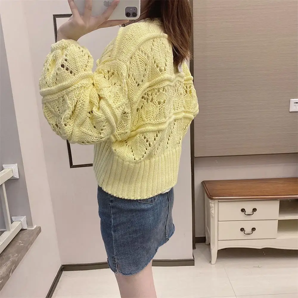 

2020 autumn new women hollow long-sleeved knitted cardigan temperament light mature style sweater short coat