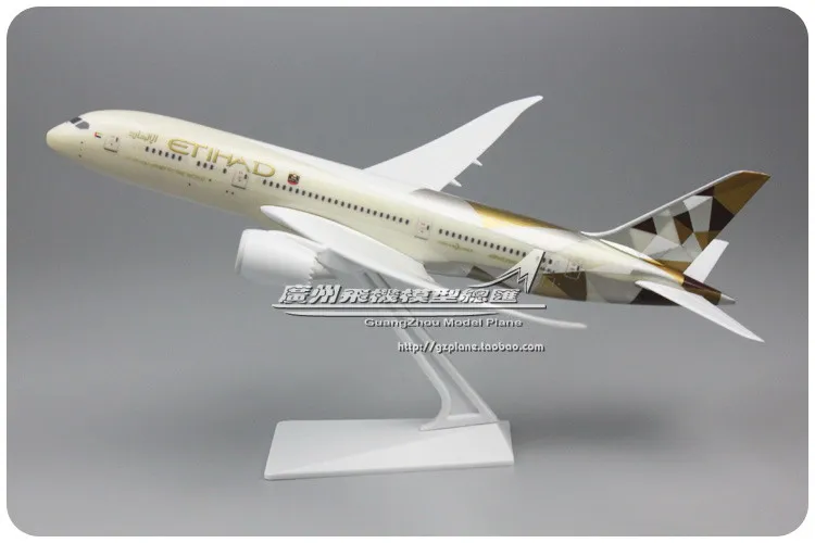 Пластиковая модель самолета в масштабе 1: 200 Боинг B787|Вертолеты самолеты корабли