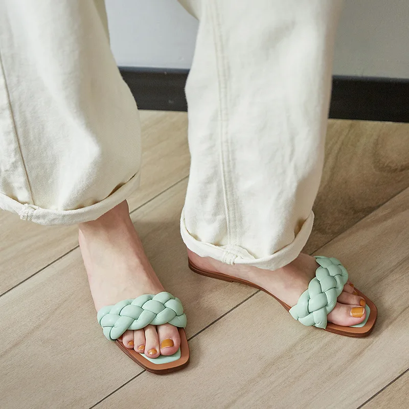 Сланцы женские кожаные плетеные шлепанцы без застежки квадратный носок плоская