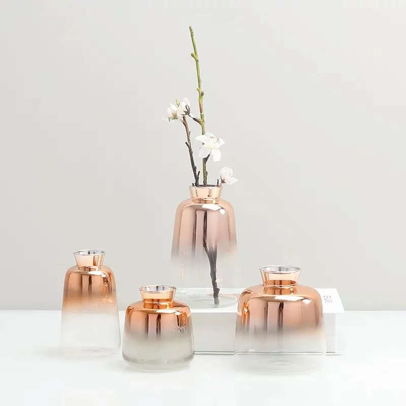 Маленькая стеклянная ваза для стола прозрачная из розового золота гостиной