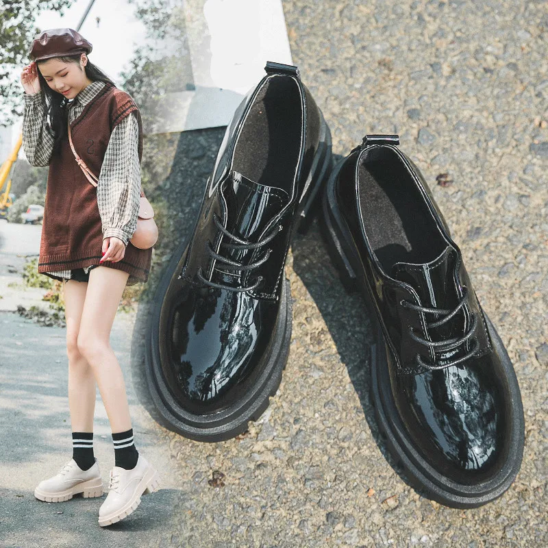 Осенние туфли в британском стиле из лакированной кожи балетки на плоской