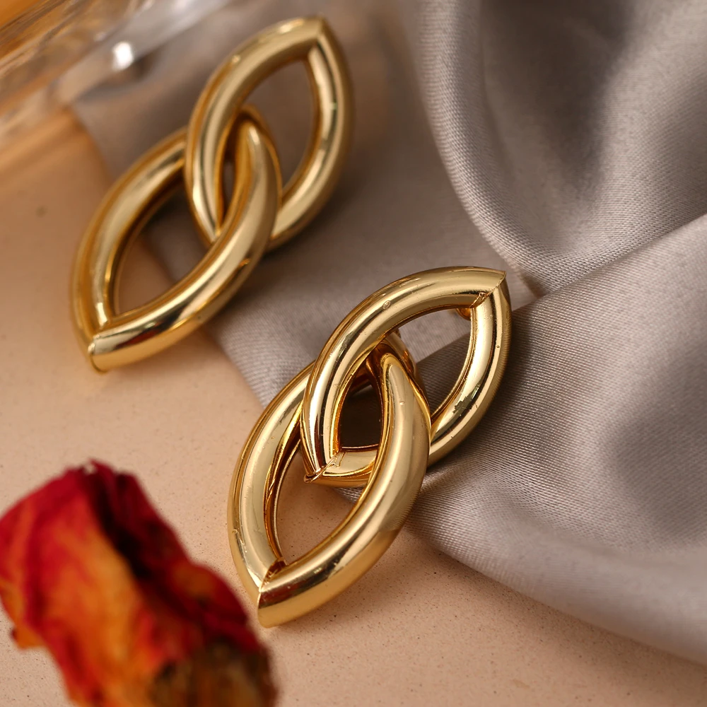 

EN New Gold Color Knotted Stud Earrings for Women 2020 Classic Twisted Geometric Earrings Cute Solid Statement Jewelry