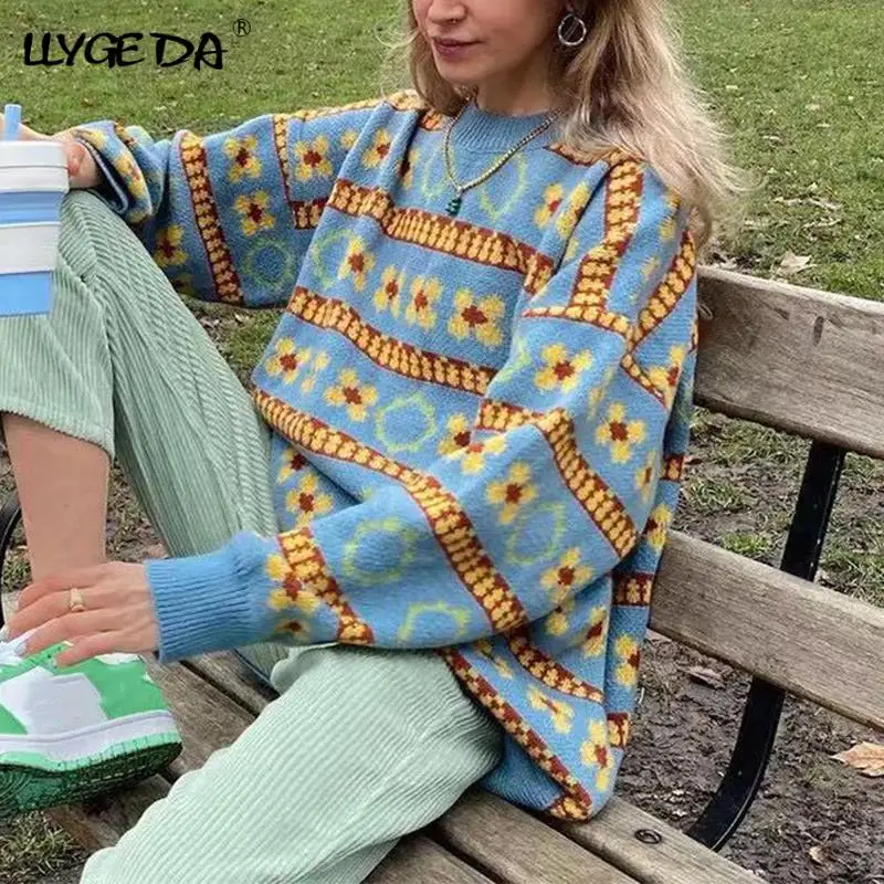 Женский трикотажный свитер в полоску стиле ретро с длинным рукавом и круглым