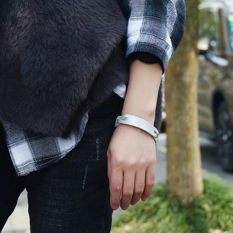 Новые плетеные кожаные браслеты и Мужские Простые Стильные с шармами для женщин